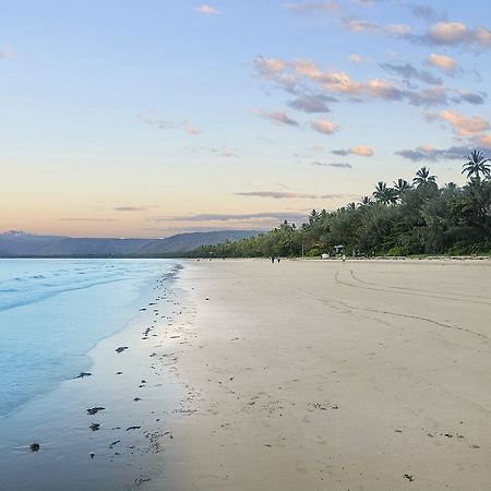 By The Sea Port Douglas Esterno foto