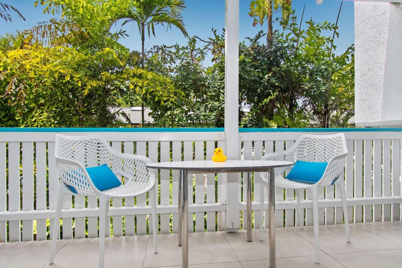 By The Sea Port Douglas Esterno foto