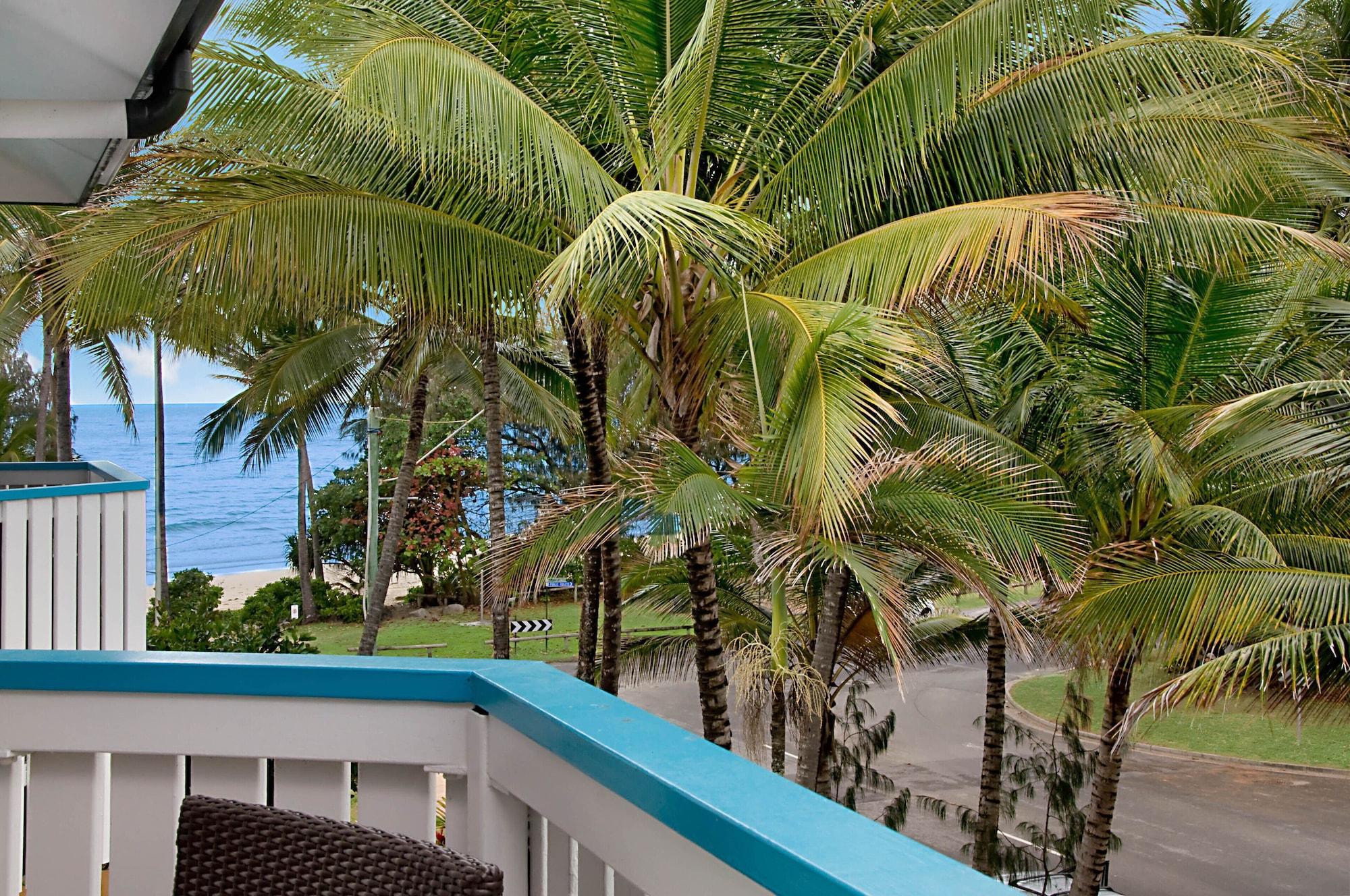 By The Sea Port Douglas Esterno foto
