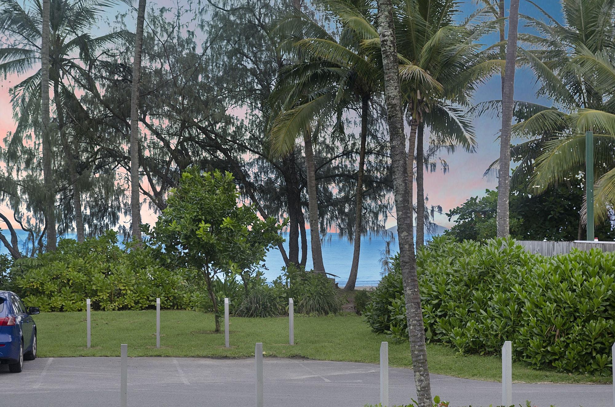 By The Sea Port Douglas Esterno foto