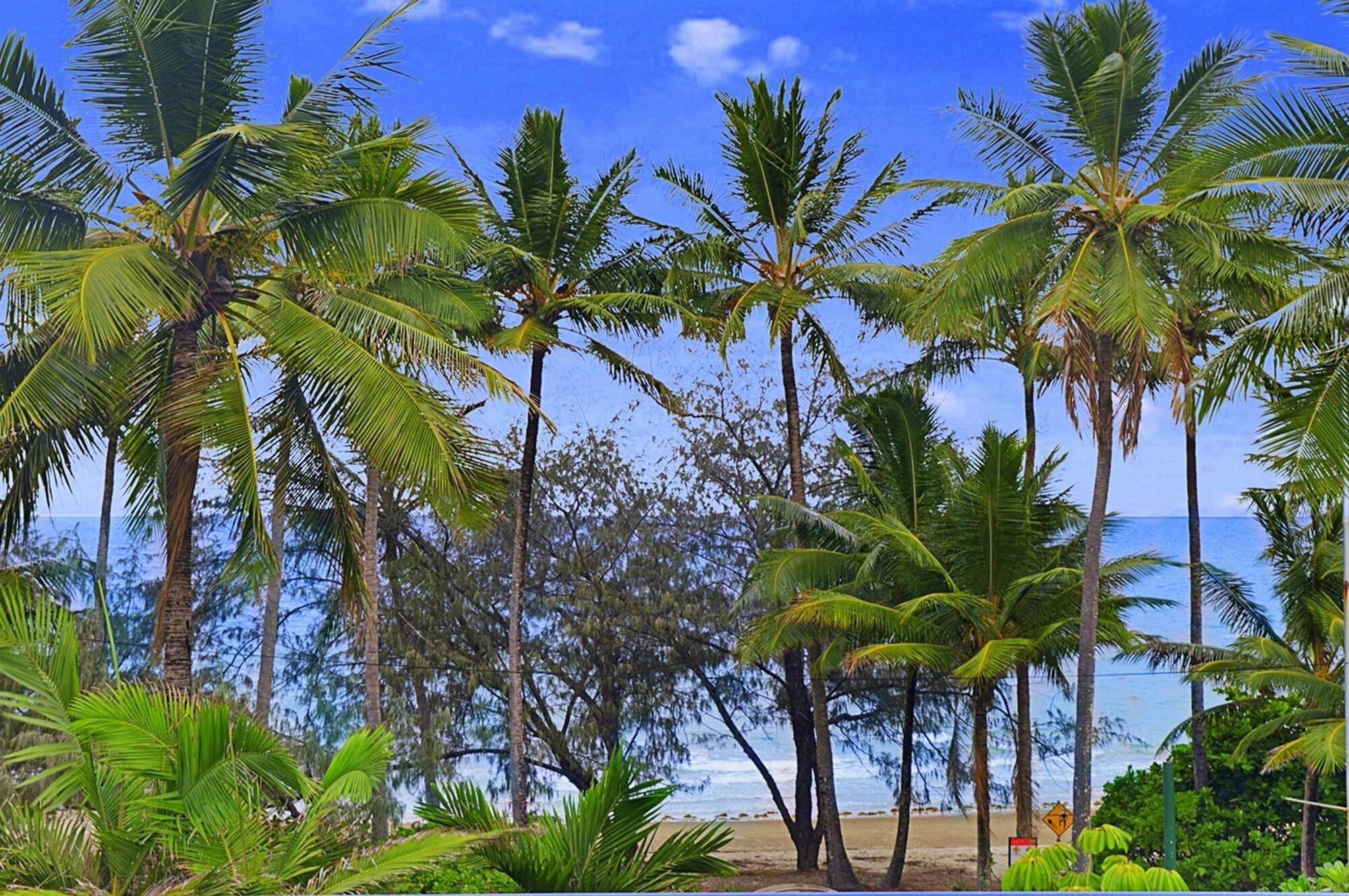 By The Sea Port Douglas Esterno foto