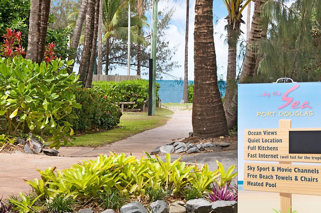 By The Sea Port Douglas Esterno foto