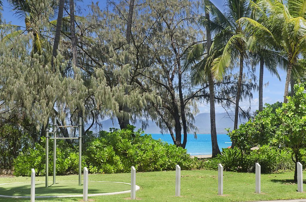 By The Sea Port Douglas Esterno foto
